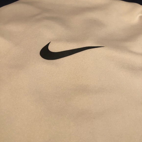 Nike SWOOSH hoodie (basketball) - Picture 4 of 5